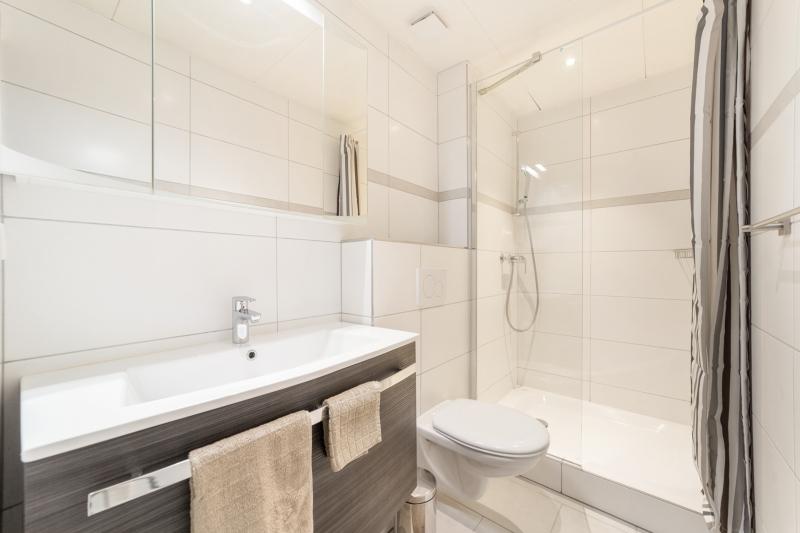 Modernes Badezimmer - 1.5 Zimmer Möblierte Wohnung in Basel