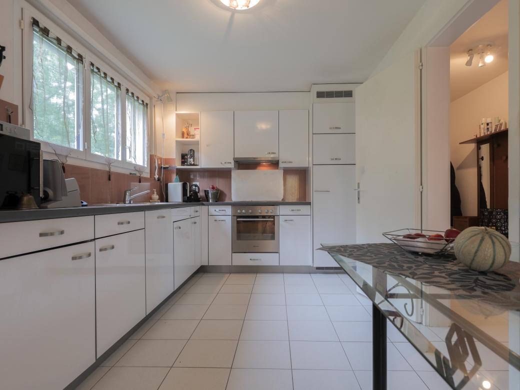Belle cuisine moderne - 7.5 rooms Flat in Le Locle