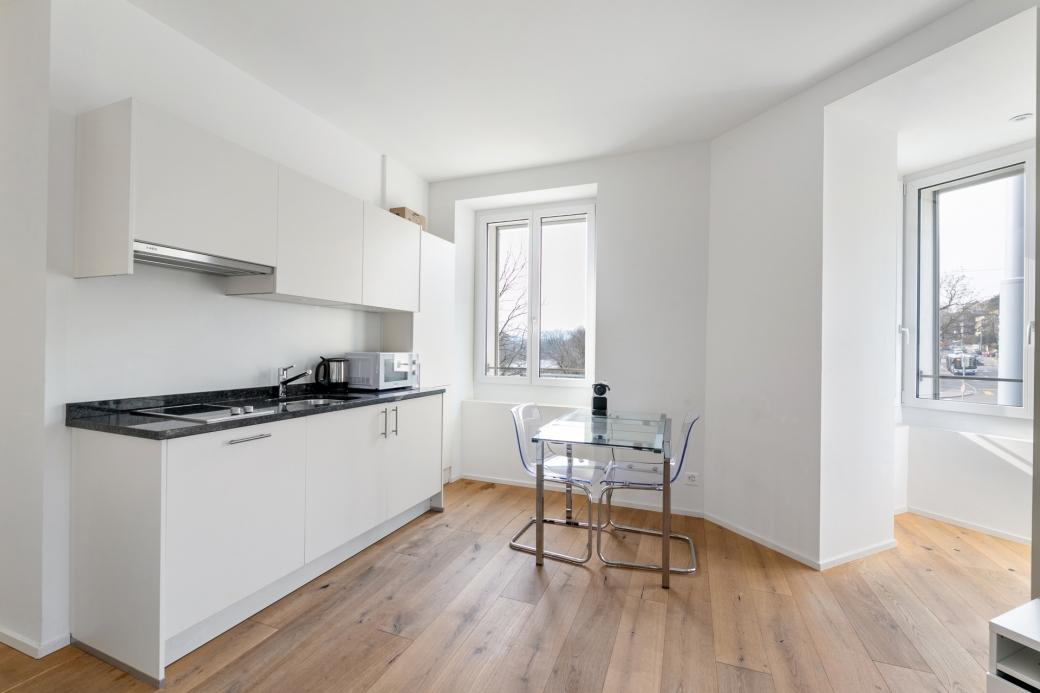 Moderne Küche  - 1.5 Zimmer Möblierte Wohnung in Zürich