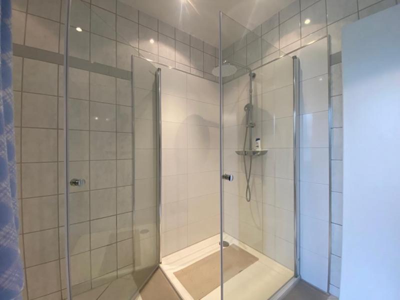 Neues Bad der Wohnung im OG - 