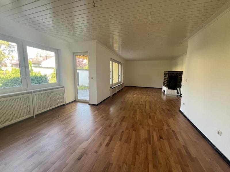 Charmantes Wohnzimmer mit Gartenzugang - 