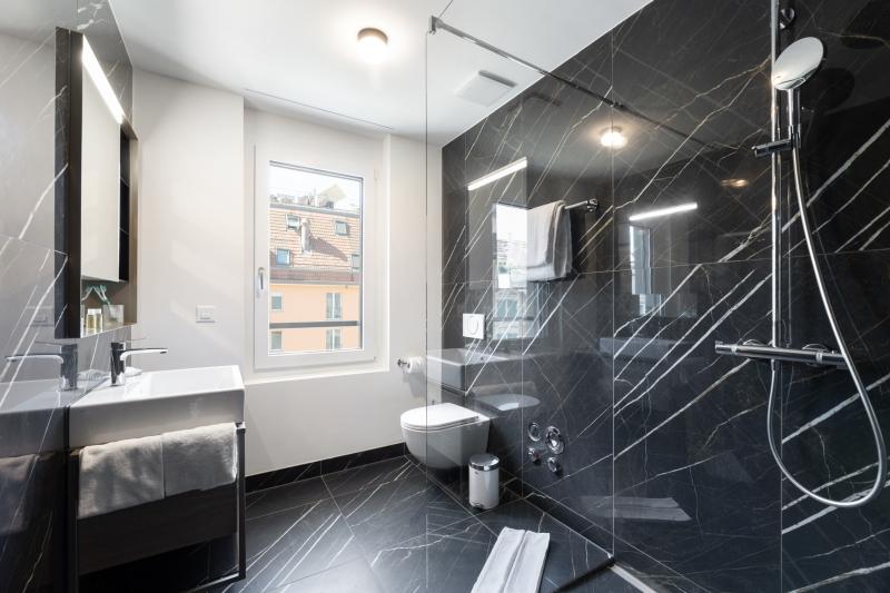 Bad - 2.5 Zimmer Wohnung in Zürich