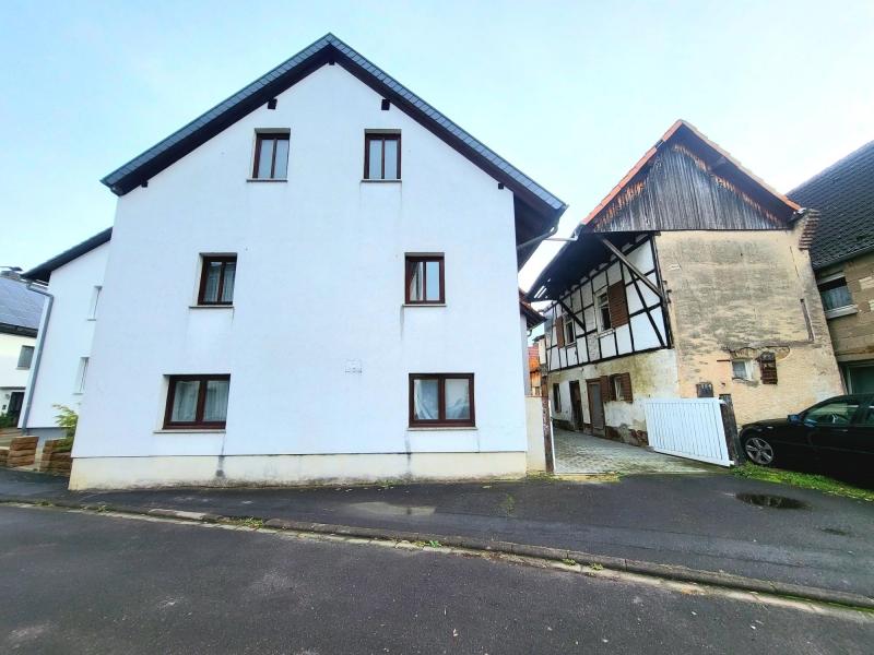 Aussenansicht mit Nebengebäude - 