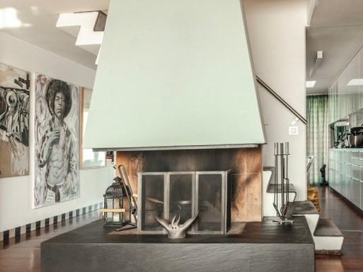 Cheminée im Wohnbereich als Highlight für die Gemütlichkeit - 4.5 Zimmer Attikawohnung in Wangen b. Dübendorf