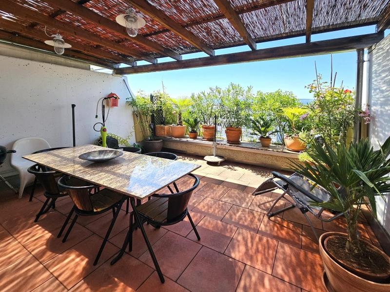Entspann dich draussen: Terrasse mit Charme und Rückzugsgefühl - 4.5 Zimmer Attikawohnung in Wangen b. Dübendorf