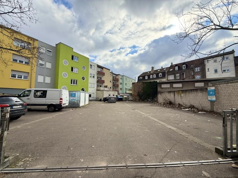 Parkplatz ubd Bauplatz für MFH - 