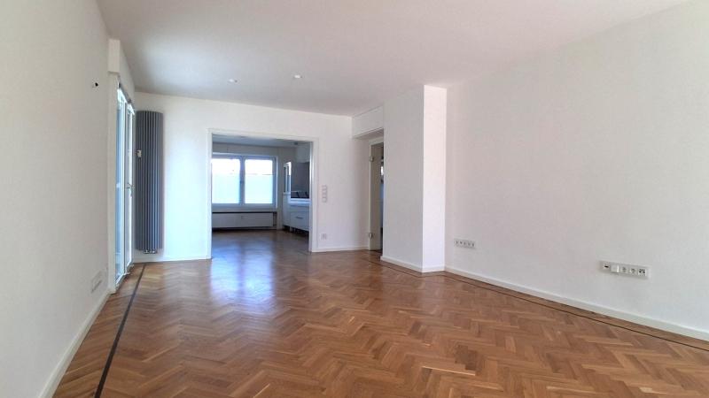 Blick ins Esszimmer - 
