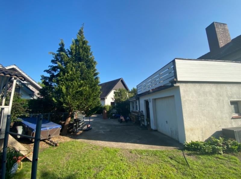 Garteneinfahrt zur Garage  - 