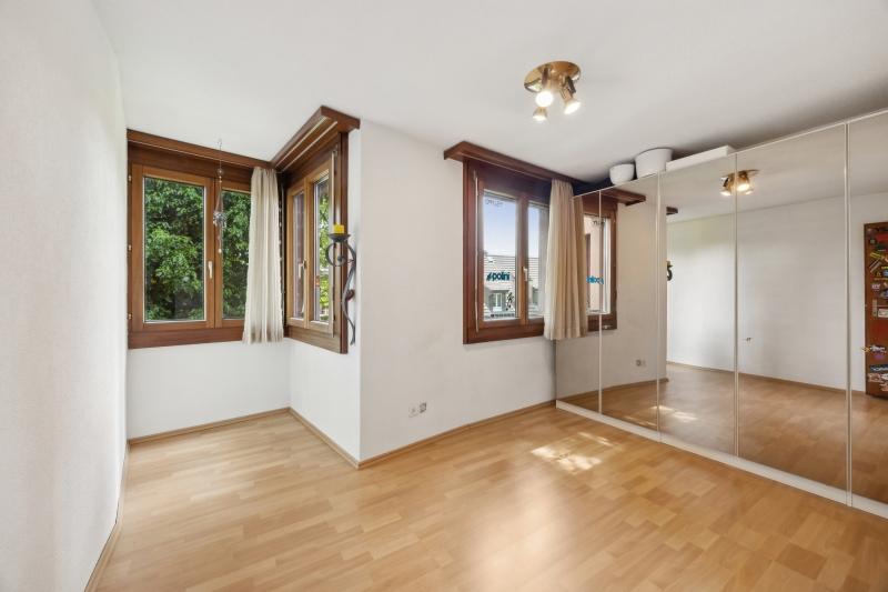 Schlafzimmer mit ca 12m² - 5.5 Zimmer Einfamilienhaus in Baden