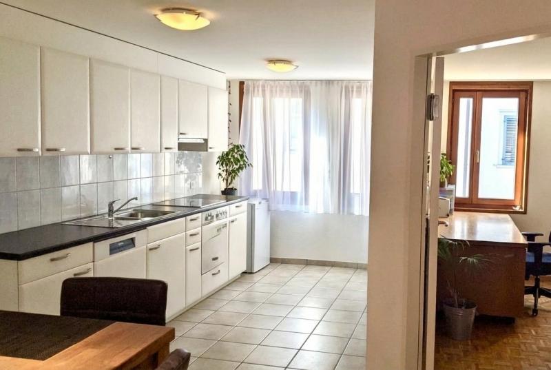 Küche der oberen Wohnung mit Essbereich - 8 Zimmer Mehrfamilienhaus in Altstätten SG