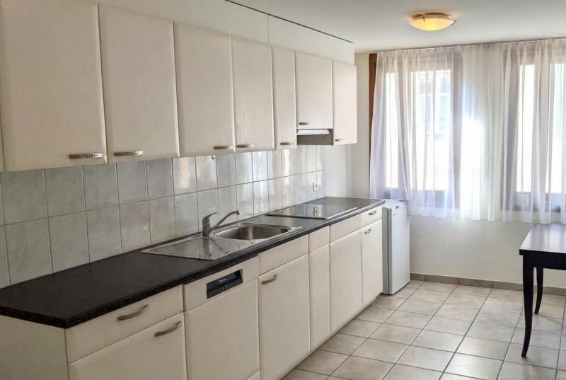 Viel Stauraum in der Küche - 8 Zimmer Mehrfamilienhaus in Altstätten SG