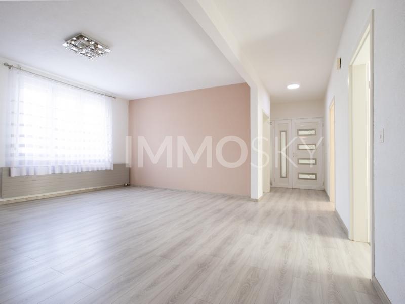 Beau salon lumineux - 4.5 rooms Flat with a garden in Syens