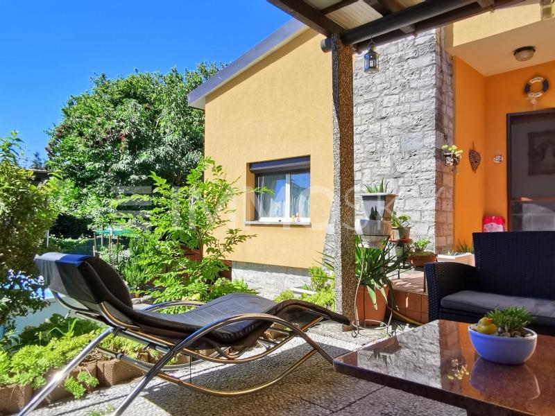 Grande terrazzo esterno con veranda  - 7 stanze Casa a Morbio Inferiore