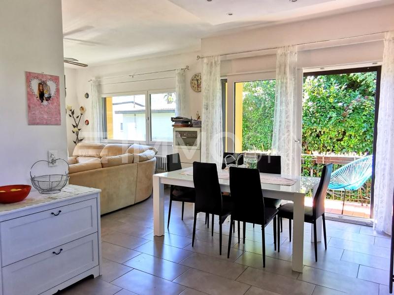 Elegante zona pranzo e cucina aperto sul soggiorno - 7 stanze Casa a Morbio Inferiore