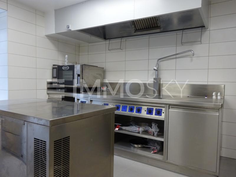 Neue Gastro-Küche - 2 appartements Immeuble mixte à Varen