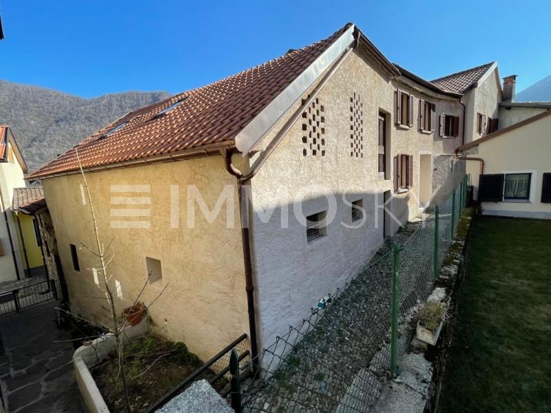Complesso abitativo soleggiato - 10 stanze Casa bifamiliare a Mezzovico