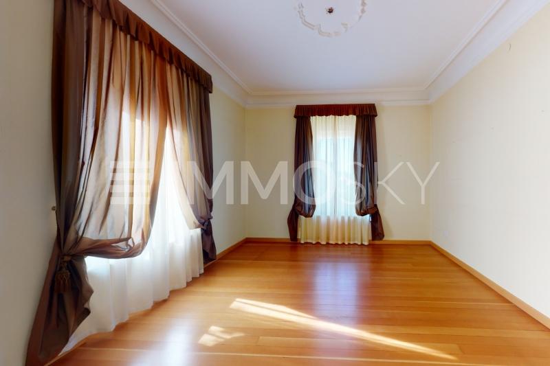Grande camera da letto - 8 stanze Casa a Morbio Inferiore