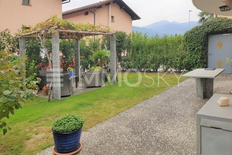 Ampio terrazzo e giardino con pergolato - 7.5 stanze Casa a Sementina