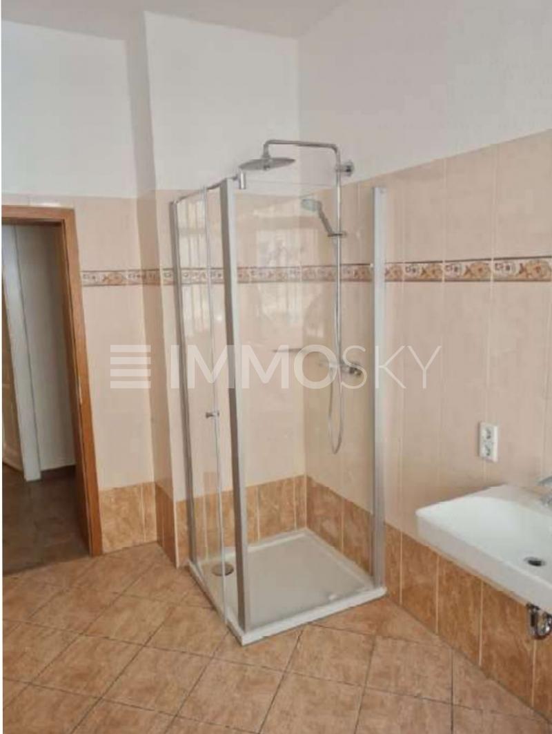 Bad mit Dusche - 