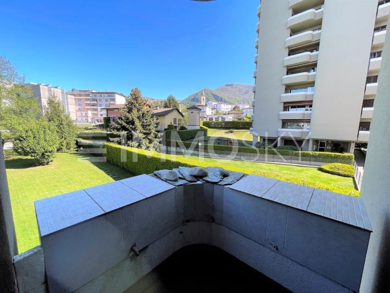 Balcone con vista giardino - 4.5 stanze Appartamento a Coldrerio