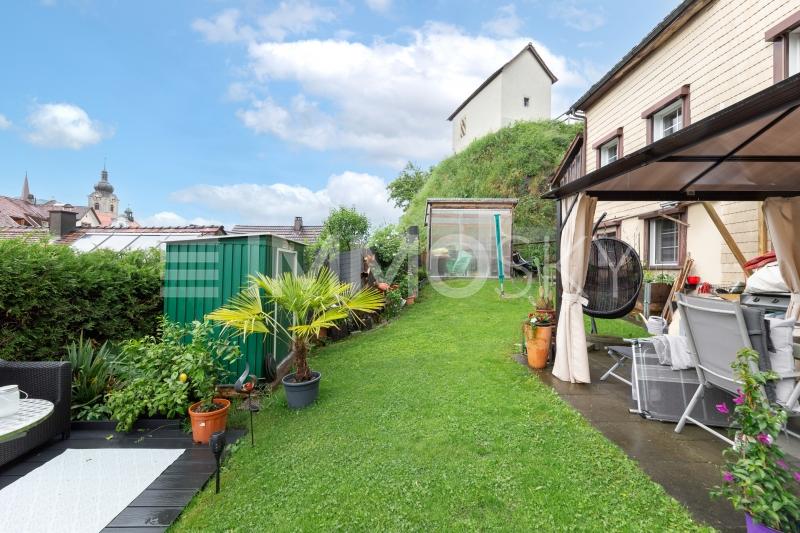 Gepflegter Garten - 11.5 Zimmer Mehrfamilienhaus in Altstätten