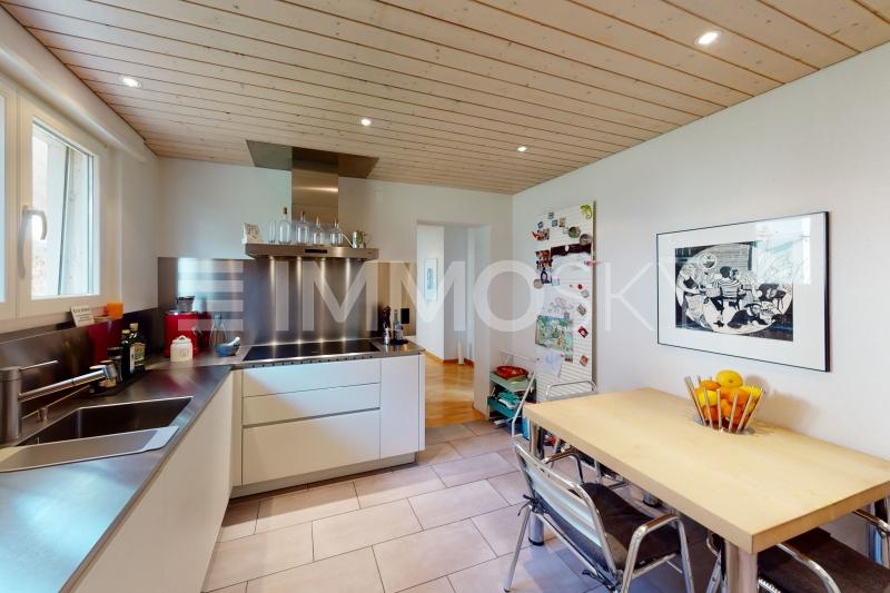 Küche der grossen Wohnung im 1. OG - 9.5 Zimmer Mehrfamilienhaus in Pieterlen