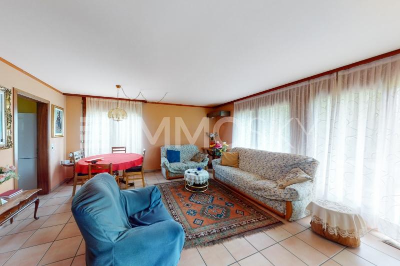 Soggiorno e sala da pranzo con accesso al giardino - 5.5 stanze Casa a Gentilino