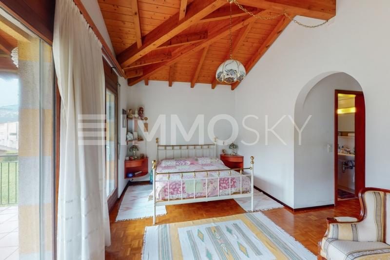 Ampia camera da letto con bagno - 5.5 stanze Casa a Gentilino