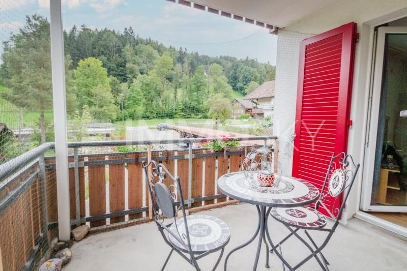 Gemütlicher Balkon mit Sicht ins Grüne - 2.5 Zimmer Etagenwohnung in Rüschegg Heubach