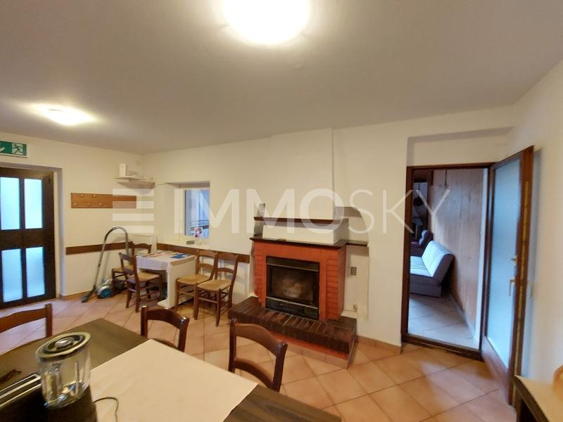 Soggiorno con camino - 9.5 stanze Casa a Medeglia