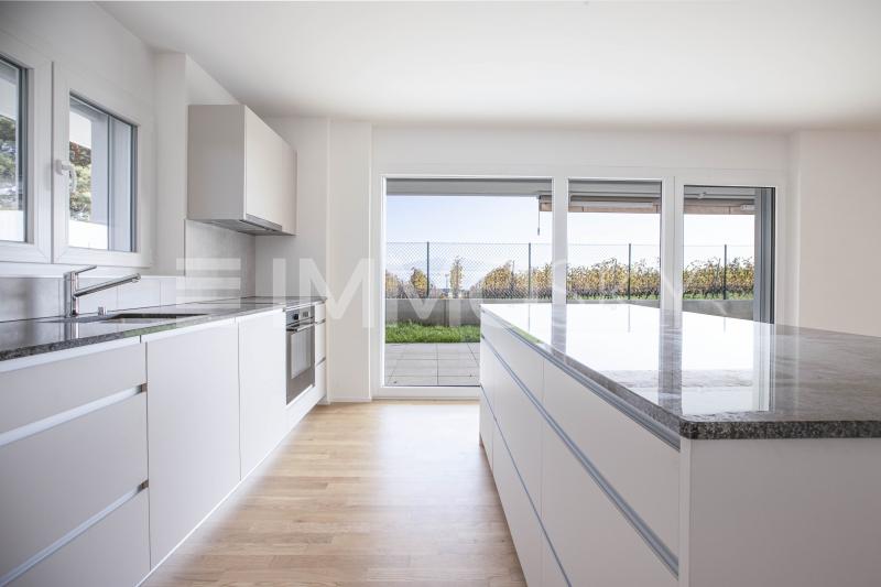 Espace cuisine moderne avec vue - 4.5 pièces Appartement en rez-de-chaussée a Etoy