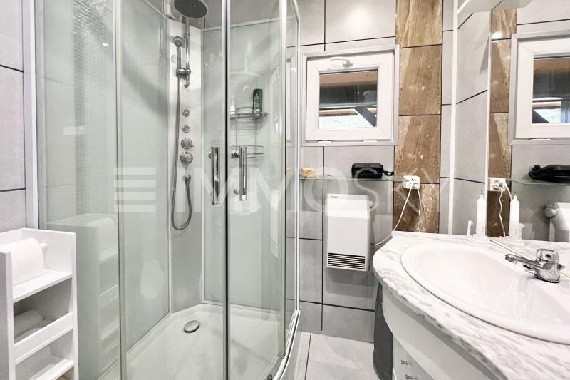 Jolie salle de bains - 2.5 Zimmer Chalet in Le Locle