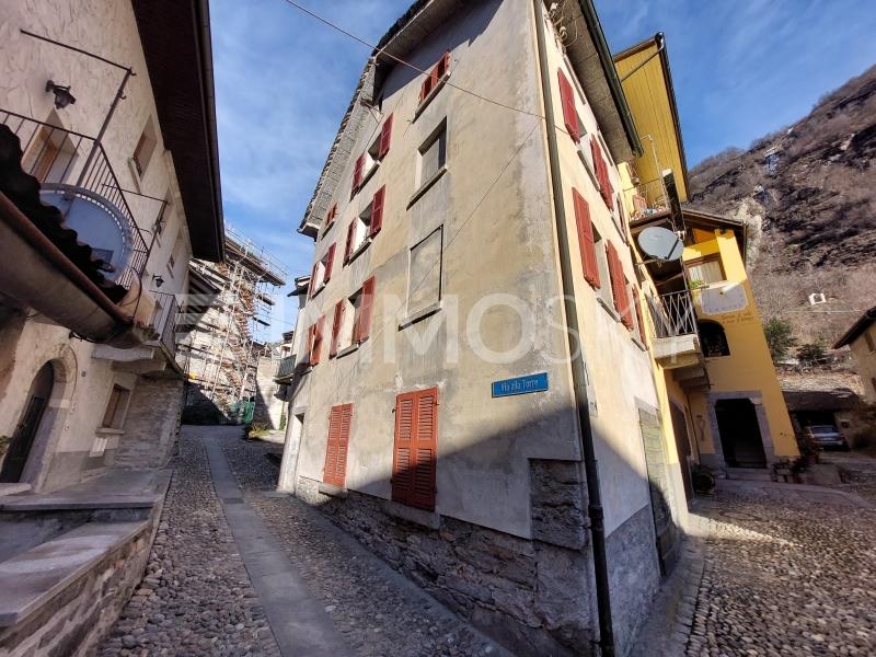 Soleggiata  - 9.5 stanze Casa unifamiliare a Giornico