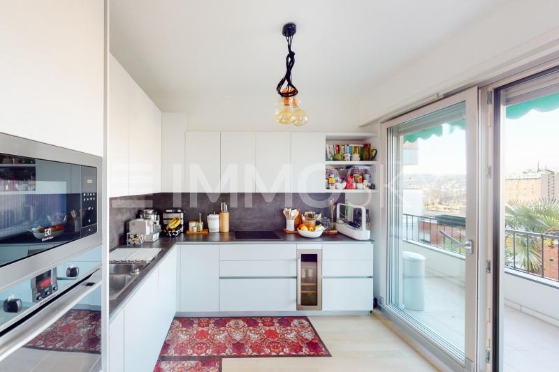 Cucina con accesso all'ampio balcone - 3.5 Zimmer Etagenwohnung in Lugano