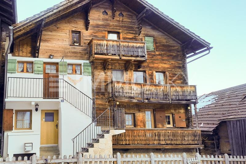 Appartement dans une maison charmante - 4.5 pièces Appartement a Les Agettes