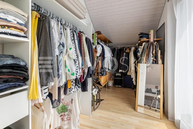Geräumiges Ankleidezimmer im OG - 5.5 Zimmer Einfamilienhaus in Benken SG