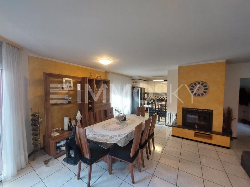 Sala pranzo spaziosa - 6.5 stanze Casa unifamiliare a Contone