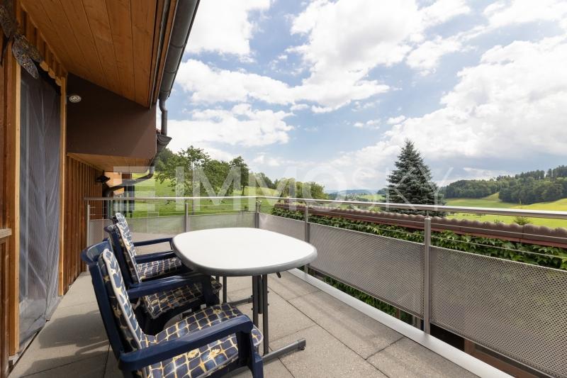 Balkon mit wunderschöner Aussicht - 6.5 Zimmer Einfamilienhaus in Kirchberg SG