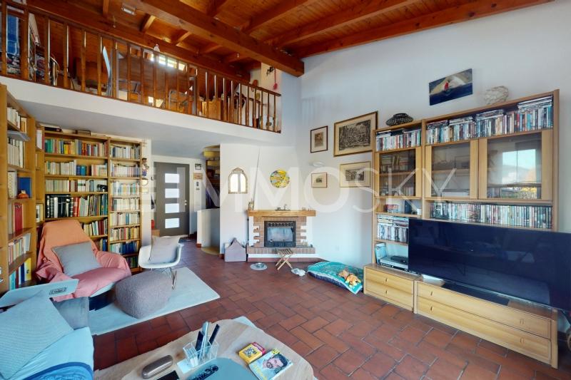 Soggiorno con camino - 3.5 stanze Casa a schiera a Corteglia
