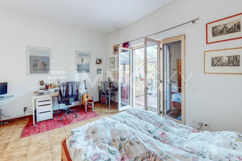 Camera con uscita in veranda - 3.5 stanze Casa a schiera a Corteglia
