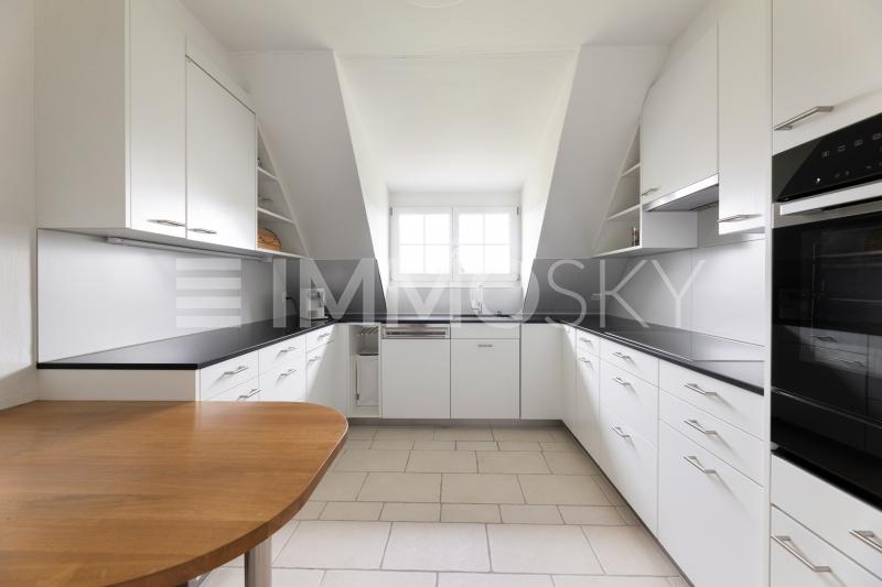 Moderne Küche mit viel Ablagefläche - 5.5 pièces Appartement a Otelfingen