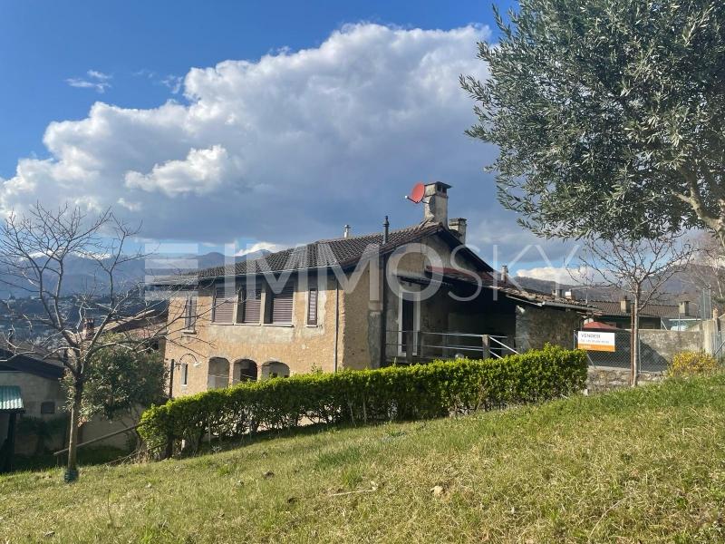Area verde di proprietà - 7 Zimmer Haus in Davesco Soragno