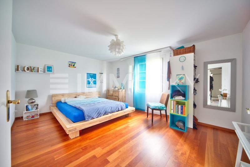 Im Elternschlafzimmer geniessen Sie 18 m2 Fläche - 5.5 pièces Appartement a Nürensdorf