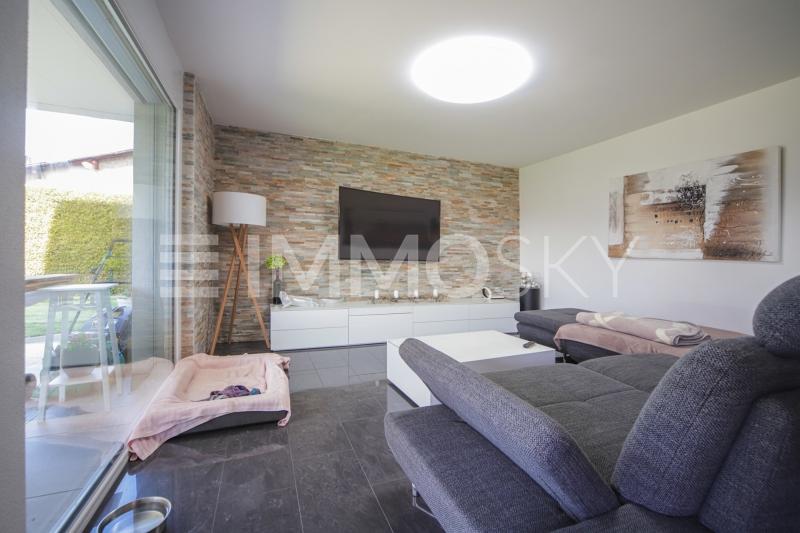 Wohnbereich mit direktem Zugang zum Garten - 4.5 Zimmer Gartenwohnung in Nebikon