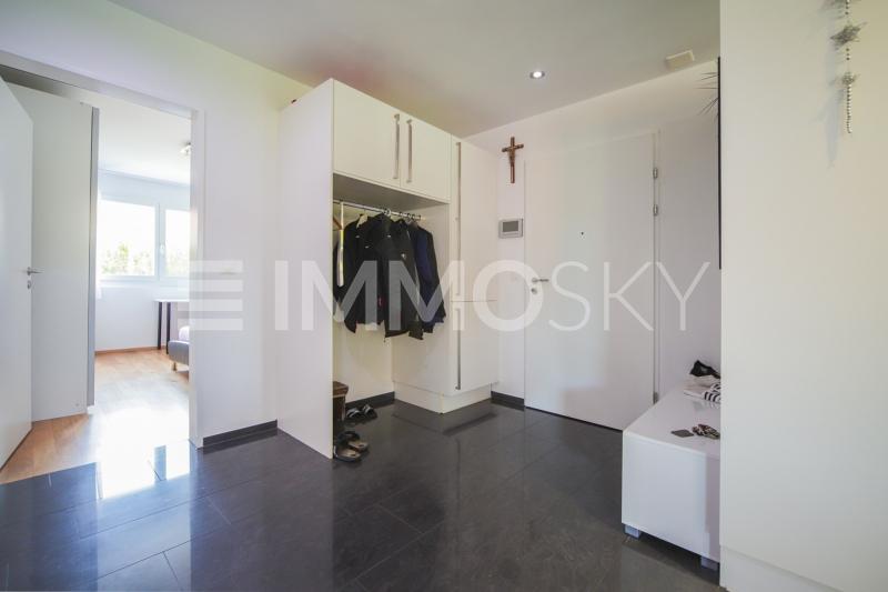 Grosser Eingang mit Garderobe - 4.5 Zimmer Gartenwohnung in Nebikon