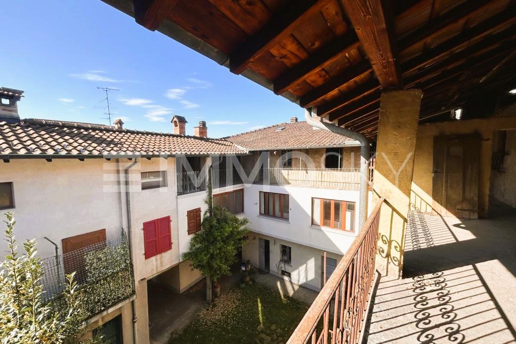 Ampi balconi panoramici - 14 stanze Casa a Ligornetto