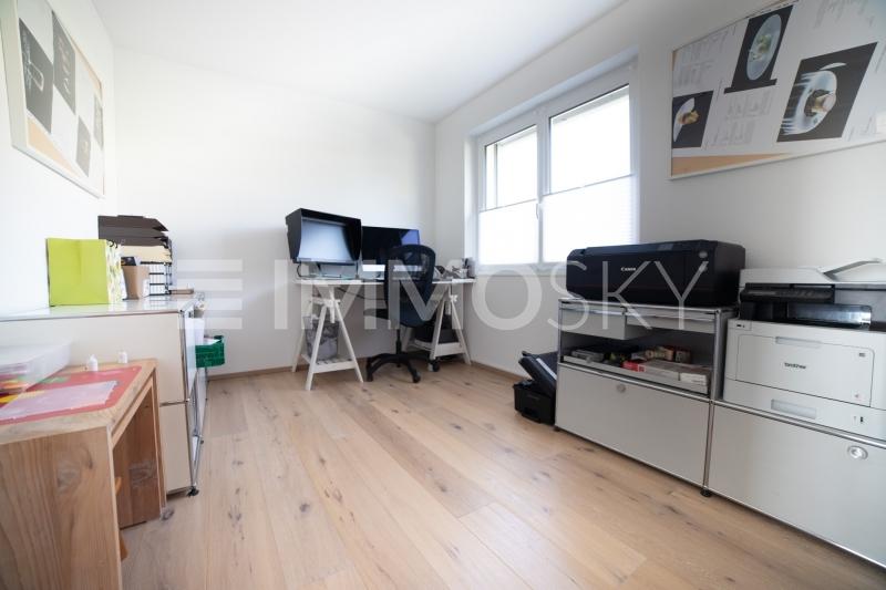 Bürozimmer mit viel Platz - 5.5 rooms Semi-detached house in Sulz LU