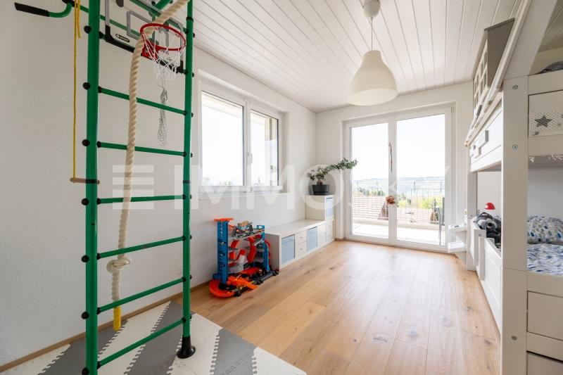 Grosszügiges Kinderzimmer - 5.5 rooms Semi-detached house in Sulz LU