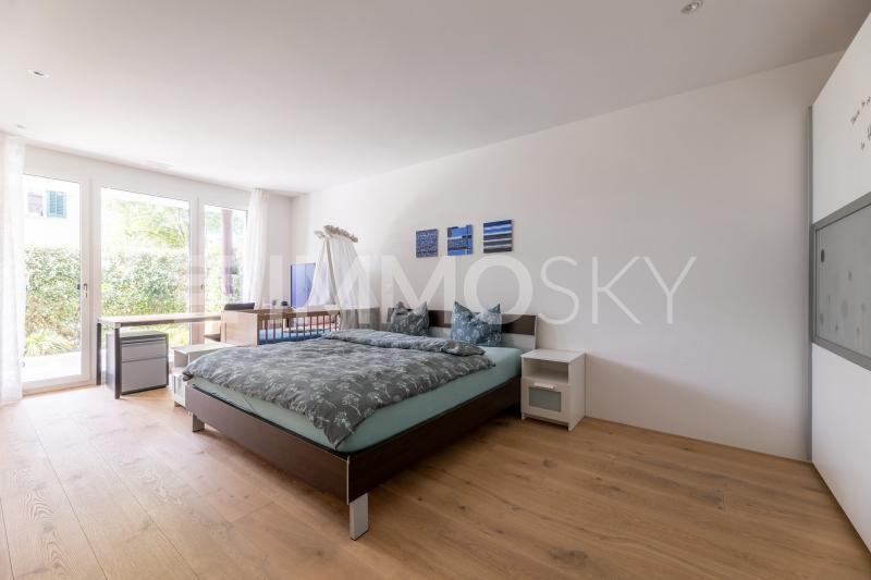Grosszügiges Elternschlafzimmer mit Zugang zur Terrasse - 4.5 rooms Flat in Wettingen