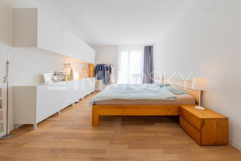 Schlafzimmer mit genügend Platz - 3.5 pièces Appartement a Bellmund